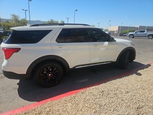 Used 2020 Ford Explorer XLT w/ Equipment Group 202A AWD/4WD image 26