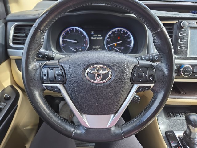 Used 2019 Toyota Highlander XLE AWD/4WD image 20