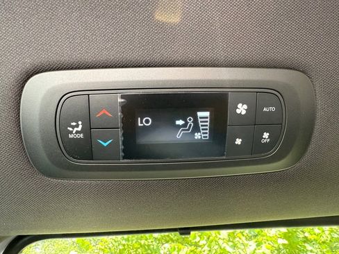 New 2026 Chrysler Pacifica Select image 18