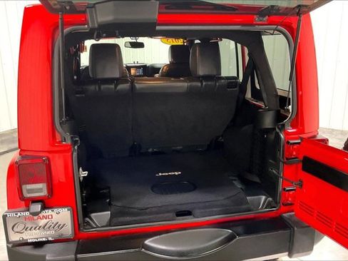 Used 2015 Jeep Wrangler Unlimited Sahara w/ Max Tow Package AWD/4WD image 35