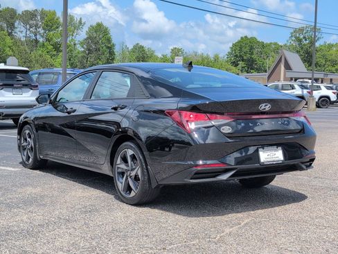 Used 2023 Hyundai Elantra SEL w/ Convenience Package image 3