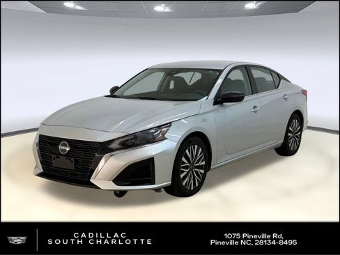Used 2025 Nissan Altima 2.5 SV FWD image 1