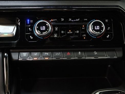 Used 2024 GMC Sierra 2500 AT4 w/ AT4 Premium Plus Package AWD/4WD image 21