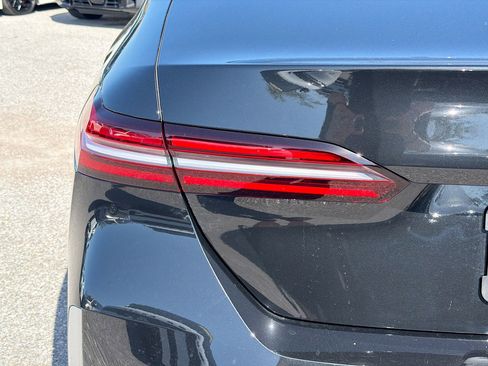 Used 2024 BMW 530i w/ Premium Package image 11