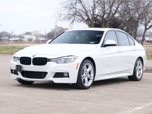 Used 2018 BMW 330i Sedan w/ M Sport Package image 6