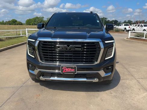 Used 2025 GMC Yukon Elevation w/ LPO, Elevation Black Package AWD/4WD image 4
