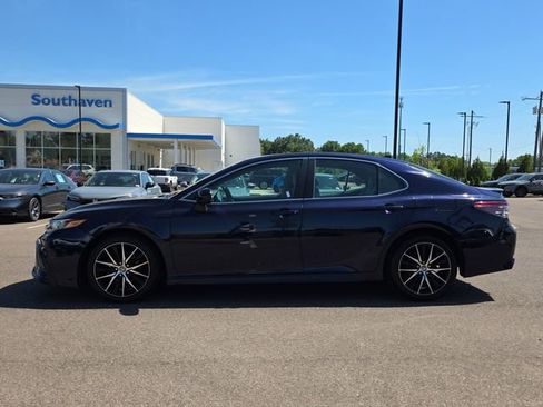 Used 2021 Toyota Camry SE FWD image 6