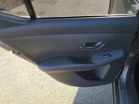 Used 2024 Nissan Sentra SV image 9