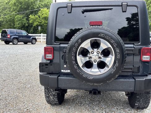 Used 2017 Jeep Wrangler Unlimited Sahara w/ Connectivity Group AWD/4WD image 2