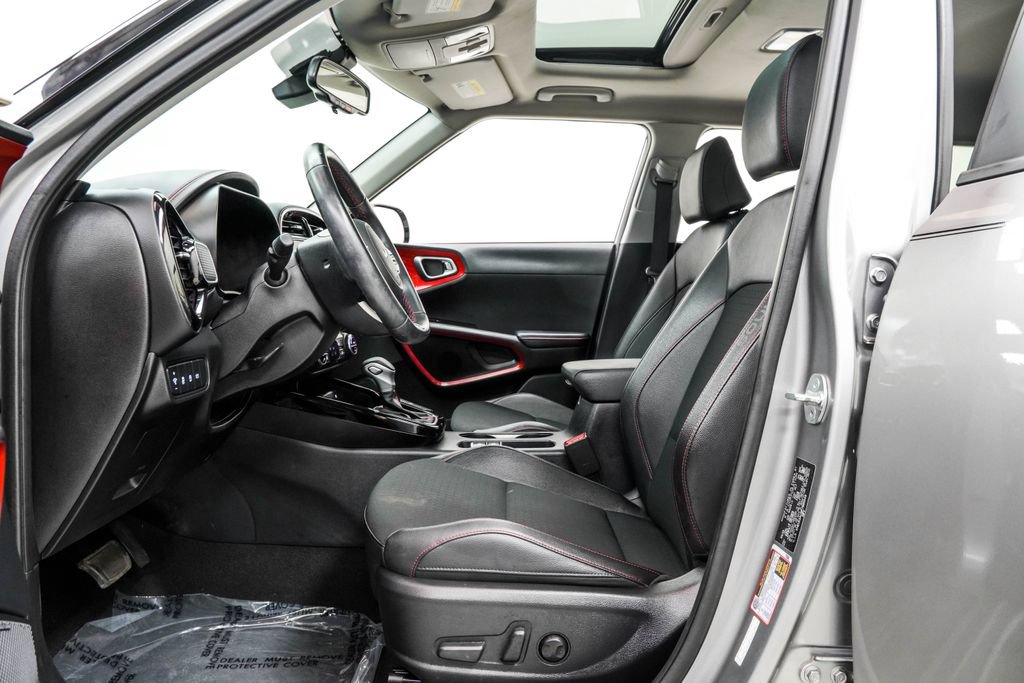 Used 2023 Kia Soul GT-Line w/ GT-Line Technology Package FWD image 17