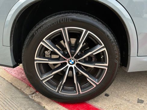 Used 2025 BMW X5 xDrive40i w/ M Sport Package AWD/4WD image 9