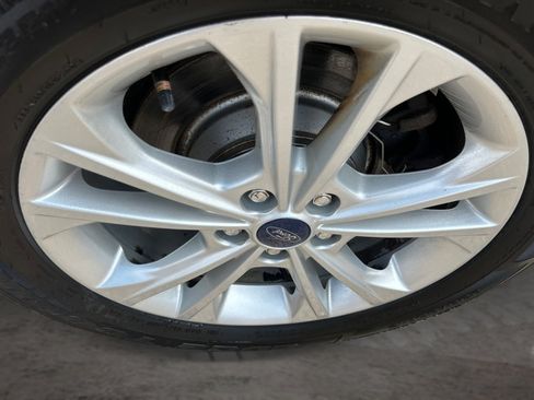 Used 2018 Ford Escape SE w/ SE Sync 3 Package AWD/4WD image 19