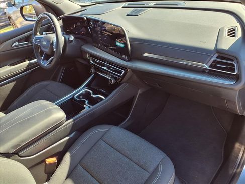 Used 2025 Chevrolet Traverse LT w/ Enhanced Driving Package image 25