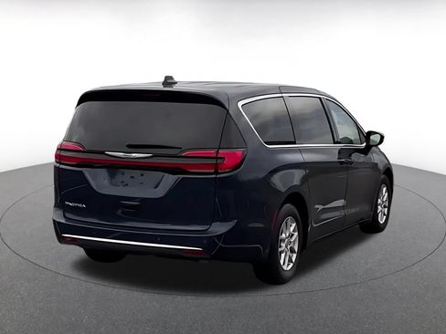 Used 2025 Chrysler Pacifica Select FWD image 13