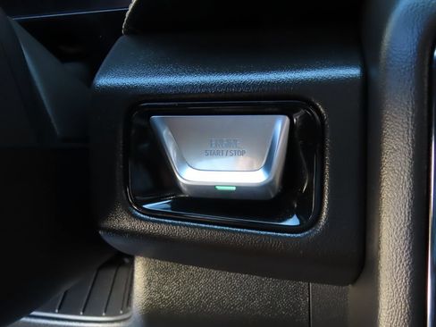 Used 2025 GMC Yukon AT4 AWD/4WD image 11