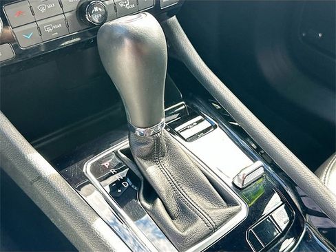 Certified 2023 Jeep Compass Limited w/ Sun and Sound Group image 16