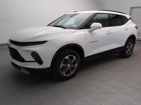 Used 2024 Chevrolet Blazer LT w/ Convenience Package FWD image 2