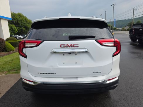 Used 2024 GMC Terrain SLT AWD/4WD image 4