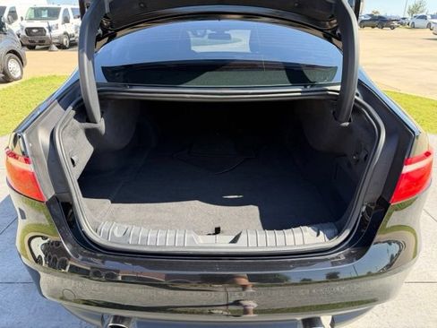 Used 2018 Jaguar XF RWD image 7