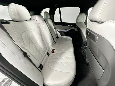 Used 2024 BMW X5 xDrive40i w/ Premium Package image 28