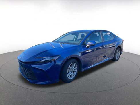 Used 2025 Toyota Camry LE image 3