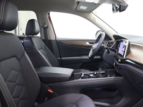 Used 2024 Volkswagen Atlas SE image 21