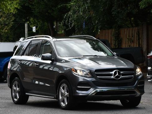 Used 2018 Mercedes-Benz GLE 350 w/ Premium 1 Package image 11