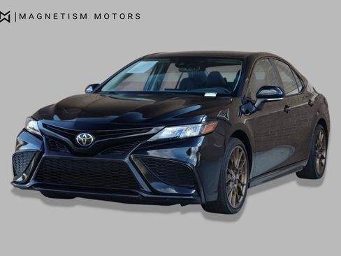 Used 2023 Toyota Camry SE w/ Convenience Package FWD image 4