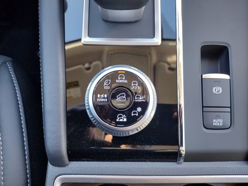 New 2025 Mitsubishi Outlander SE image 22