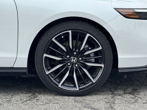 Used 2024 Honda Accord Touring image 3