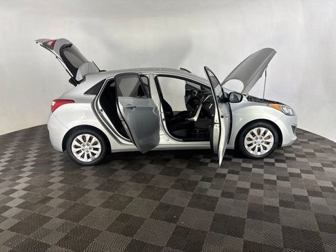 Used 2016 Hyundai Elantra GT FWD image 15