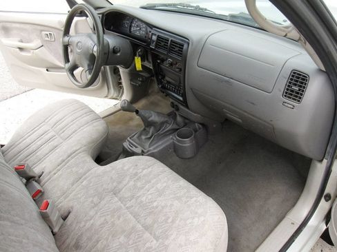 Used 2002 Toyota Tacoma 2WD Regular Cab image 24