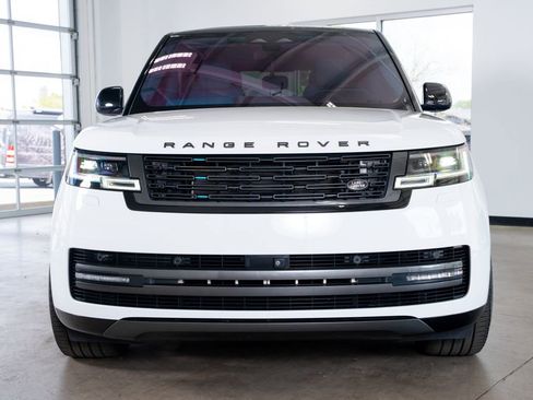 Used 2023 Land Rover Range Rover SE image 3