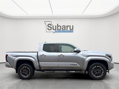 Used 2024 Toyota Tacoma TRD Sport w/ TRD Sport Upgrade Package image 8