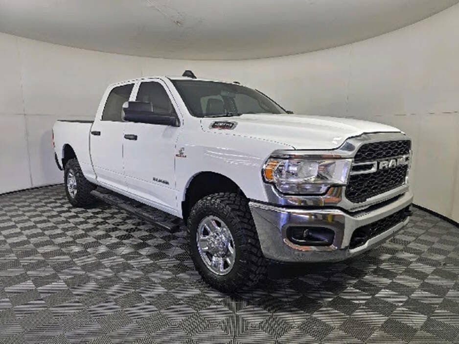 Used 2022 RAM 2500 Tradesman w/ Chrome Appearance Group AWD/4WD image 3