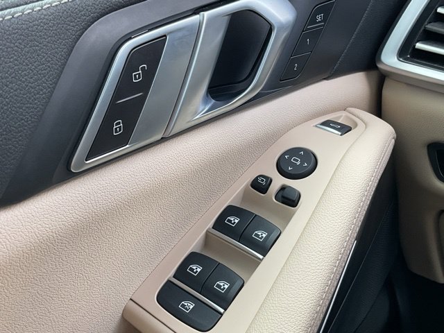 Used 2022 BMW X5 sDrive40i w/ Premium Package RWD image 40