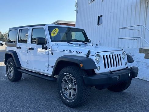 Used 2017 Jeep Wrangler Unlimited Rubicon w/ Connectivity Group image 4