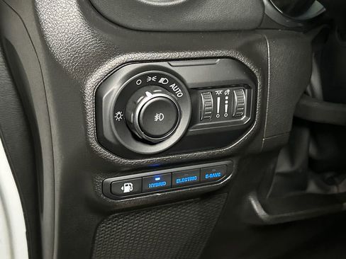 Used 2022 Jeep Wrangler Unlimited Sahara w/ Cold Weather Group image 21