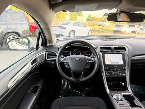 Used 2020 Ford Fusion SE FWD image 23