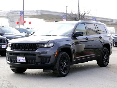 New 2025 Jeep Grand Cherokee L Altitude RWD image 7
