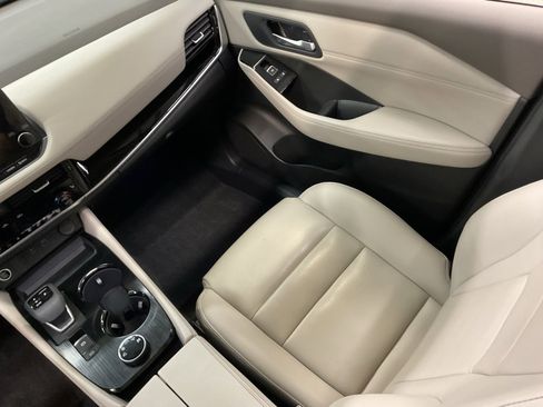 Used 2023 Nissan Rogue SL w/ SL Premium Package image 18