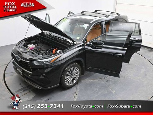 Used 2023 Toyota Highlander Platinum image 38