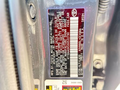 Used 2025 Toyota Camry XLE FWD image 2