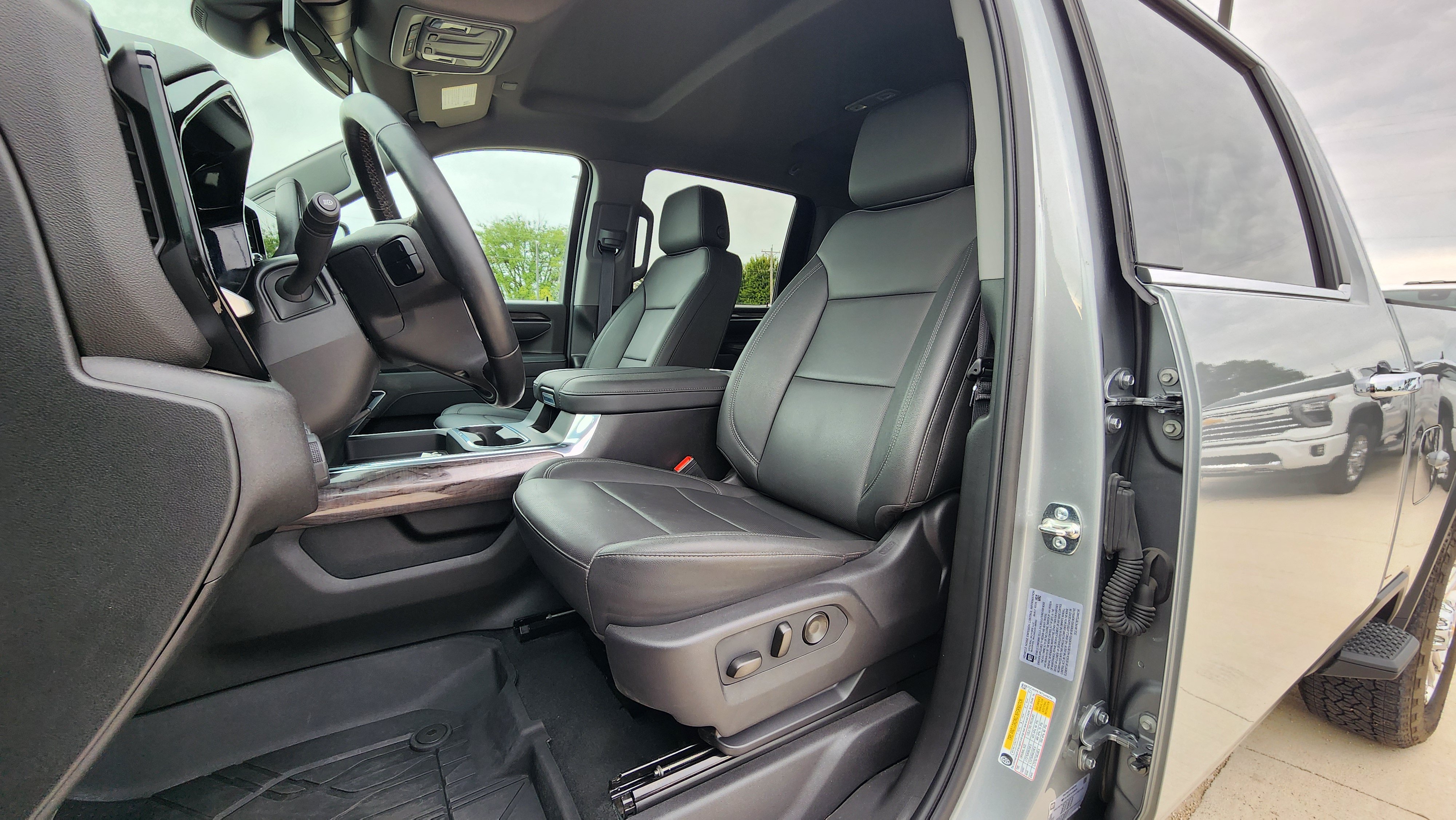 Certified 2026 Chevrolet Silverado 2500 LTZ w/ LTZ Convenience Package AWD/4WD image 13