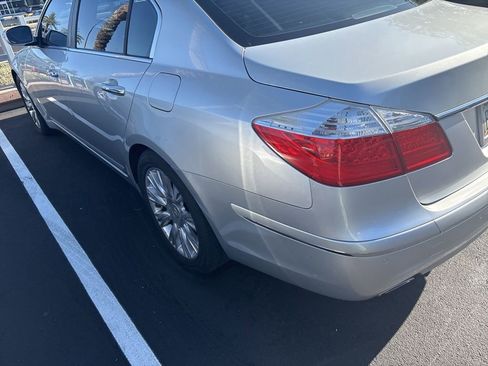 Used 2009 Hyundai Genesis 3.8 w/ Technology Pkg 4 RWD image 3