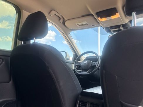 Certified 2025 Nissan Rogue SV FWD image 32