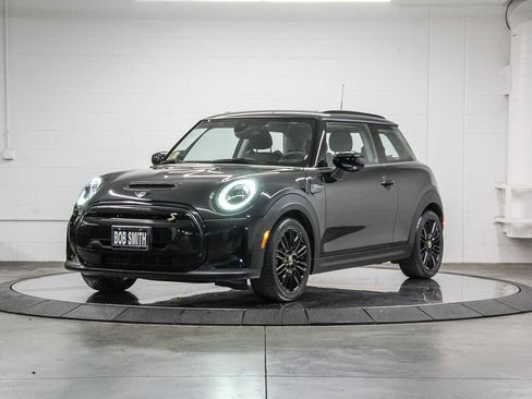 Certified 2024 MINI Cooper SE image 3