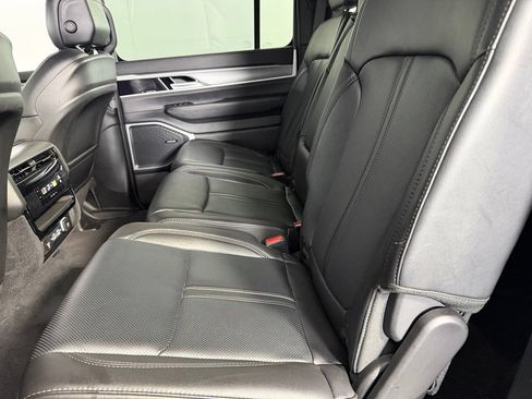 Used 2022 Jeep Wagoneer Series II AWD/4WD image 26