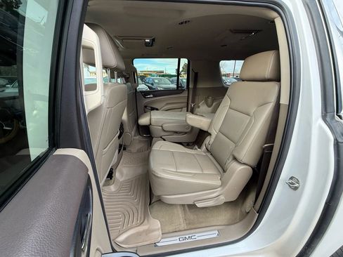 Used 2017 GMC Yukon XL SLT w/ Open Road Package image 30