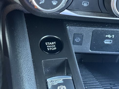 Used 2025 Nissan Kicks SV FWD image 17
